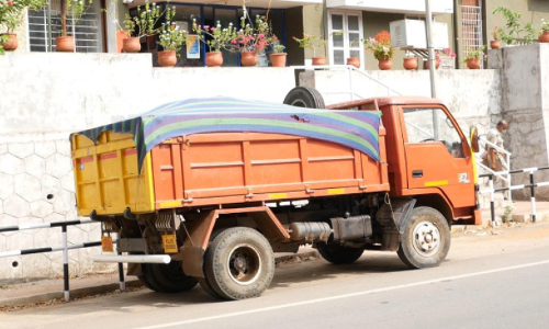 മണൽക്കൊള്ള: രണ്ട് ലോറികൾ പിടികൂടി; ഡ്രൈവർമാർ അറസ്​റ്റിൽ