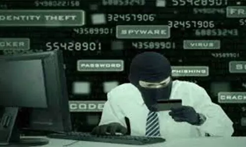 വീ​ണ്ടും ബാ​ങ്ക് അ​ക്കൗ​ണ്ട്​ നു​ഴ​ഞ്ഞു​ക​യ​റ്റം: വി​ദേ​ശ​ത്തേ​ക്ക് പ​ണം ക​ട​ത്തി​യ 10 പേ​ര്‍ വ​ല​യി​ൽ