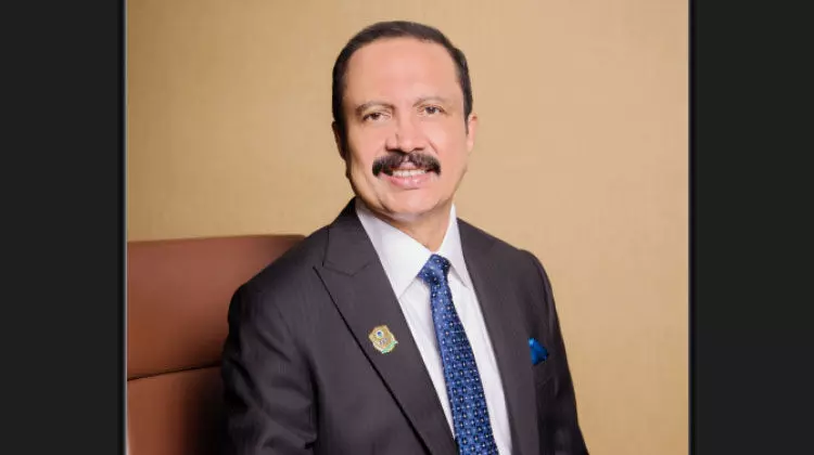 പ്ര​തി​കൂ​ല സാ​ഹ​ച​ര്യ​ങ്ങ​ൾ മ​റി​ക​ട​ക്ക​ണം –ഡോ. ​ആ​സാ​ദ്​ മൂ​പ്പ​ൻ