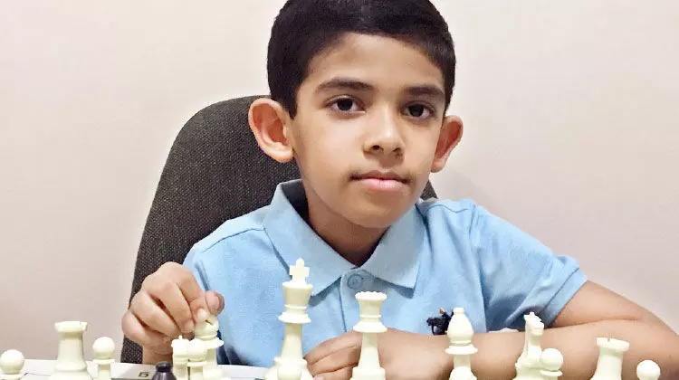 ചതുരംഗക്കളത്തിൽ േനട്ടങ്ങളുടെ കരുക്കൾ നീക്കി സഫിൻ ചതുരംഗക്കളത്തിൽ േനട്ടങ്ങളുടെ കരുക്കൾ നീക്കി സഫിൻ