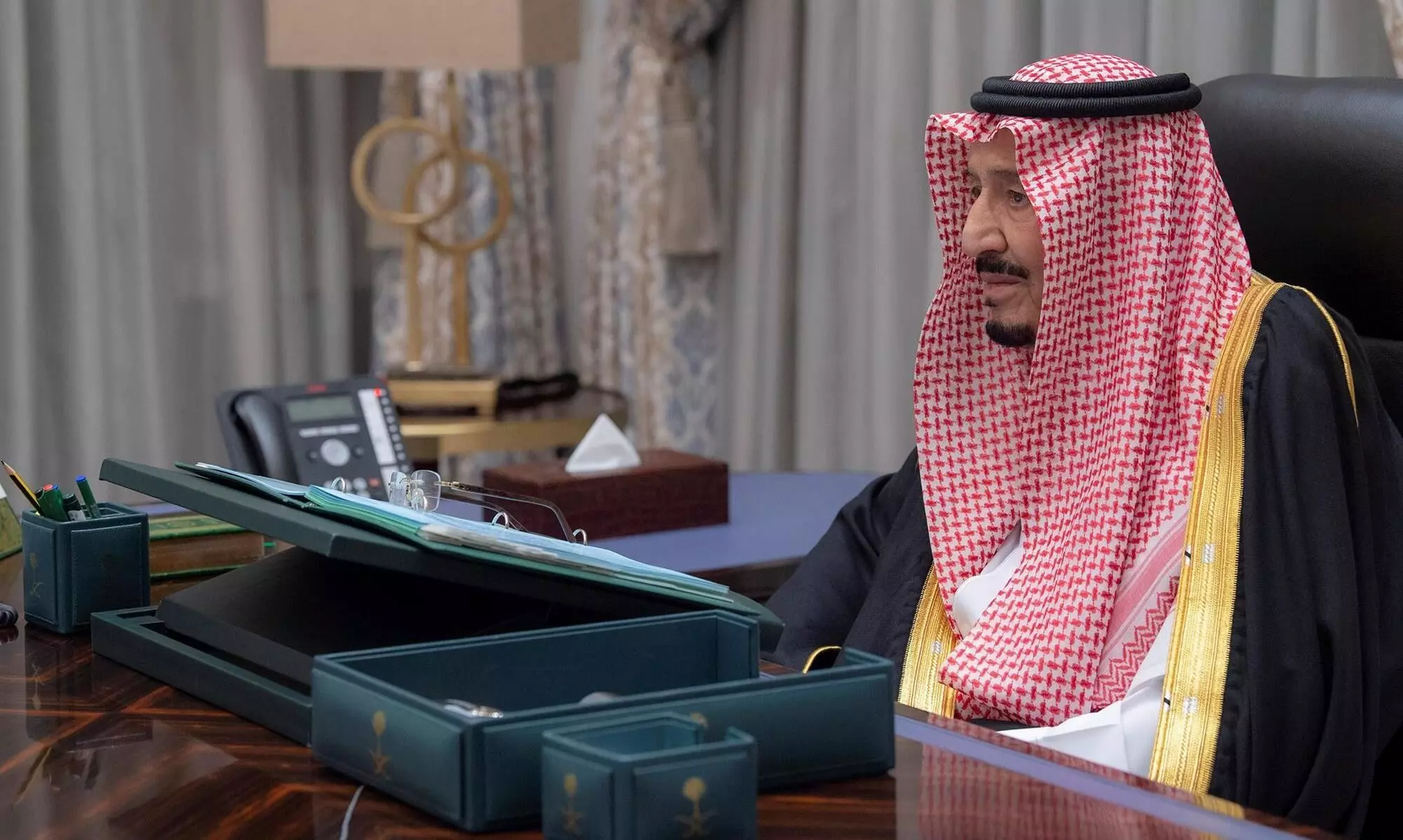 സൗദിയിൽ ആശ്വാസ വാർത്ത: ഇഖാമ മൂന്നുമാസത്തേക്ക് മാത്രമായി പുതുക്കാം സൗദിയിൽ ആശ്വാസ വാർത്ത: ഇഖാമ മൂന്നുമാസത്തേക്ക് മാത്രമായി പുതുക്കാം