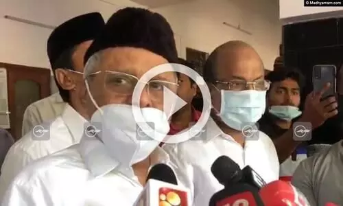 കോൺഗ്രസ്​ നേതാക്കളെത്തിയത്​ സൗഹൃദ സംഭാഷണത്തിനെന്ന്​ ഹൈദരലി തങ്ങൾ; സീറ്റ്​ വിഭജന ചർച്ച അനൗദ്യോഗികമായി നടക്കുന്നുണ്ടെന്ന്​ കുഞ്ഞാലിക്കുട്ടി