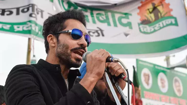 ചെങ്കോട്ടയിൽ പതാക കെട്ടിയത് ബി.ജെ.പി അനുഭാവി ദീപ് സിദ്ധുവിന്റെ അനുയായികളെന്ന് കർഷകർ ചെങ്കോട്ടയിൽ പതാക കെട്ടിയത് ബി.ജെ.പി അനുഭാവി ദീപ് സിദ്ധുവിന്റെ അനുയായികളെന്ന് കർഷകർ