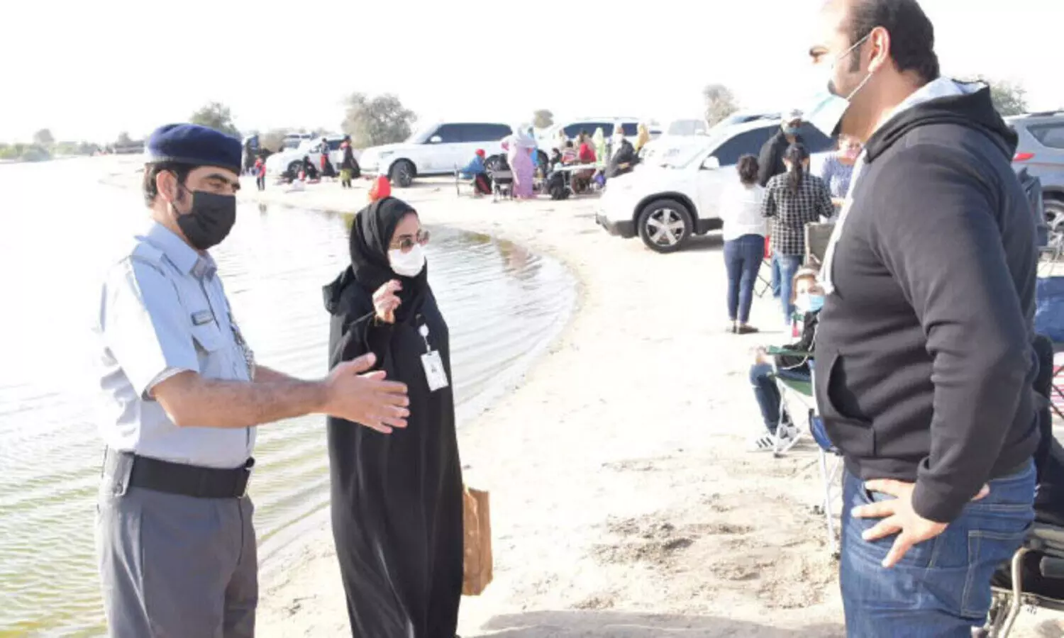 തീ​ര​ദേ​ശ​ത്ത്​ ശു​ചീ​ക​ര​ണ​വു​മാ​യി പൊ​ലീ​സ്​