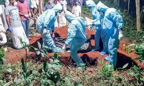 Muhammad and his group buried the body of a kunhan who died of covid