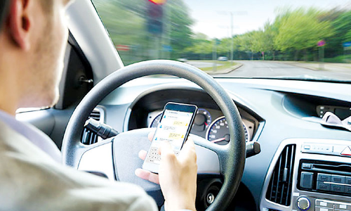 അ​ശ്ര​ദ്ധ​മാ​യി വാ​ഹ​ന​മോ​ടി​ച്ചാ​ൽ 800 ദി​ർ​ഹം പി​ഴ