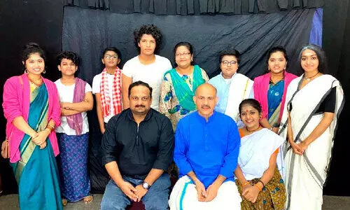 ശ്ര​ദ്ധ​പി​ടി​ച്ചു​പ​റ്റി വി​ശ്വ​വി​ഖ്യാ​ത​മാ​യ മൂ​ക്കി​​െൻറ നാ​ട​കാ​വി​ഷ്‌​കാ​രം