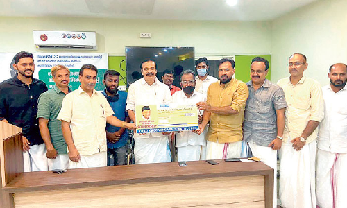 വേ​ങ്ങ​ര കെ.​എം.​സി.​സി ശി​ഹാ​ബ് ത​ങ്ങ​ൾ സ്​​കോ​ള​ർ​ഷി​പ്​ വി​ത​ര​ണം ചെ​യ്തു