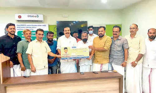 വേ​ങ്ങ​ര കെ.​എം.​സി.​സി ശി​ഹാ​ബ് ത​ങ്ങ​ൾ സ്​​കോ​ള​ർ​ഷി​പ്​ വി​ത​ര​ണം ചെ​യ്തു