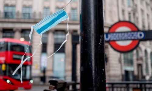 കോവിഡ്​ ലോക്​ഡൗണിലായ ലണ്ടനെ ഞെട്ടിച്ച്​ നഗ്​നനായി യുവാവി​െൻറ നഗരപര്യടനം