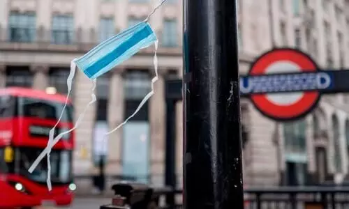 കോവിഡ്​ ലോക്​ഡൗണിലായ ലണ്ടനെ ഞെട്ടിച്ച്​ നഗ്​നനായി യുവാവി​െൻറ നഗരപര്യടനം