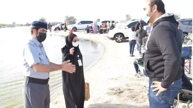 തീ​ര​ദേ​ശ​ത്ത്​ ശു​ചീ​ക​ര​ണ​വു​മാ​യി പൊ​ലീ​സ്​