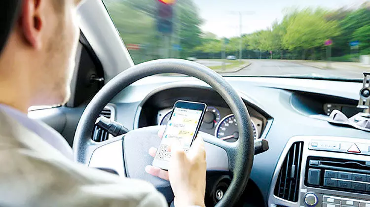 അ​ശ്ര​ദ്ധ​മാ​യി വാ​ഹ​ന​മോ​ടി​ച്ചാ​ൽ 800 ദി​ർ​ഹം പി​ഴ