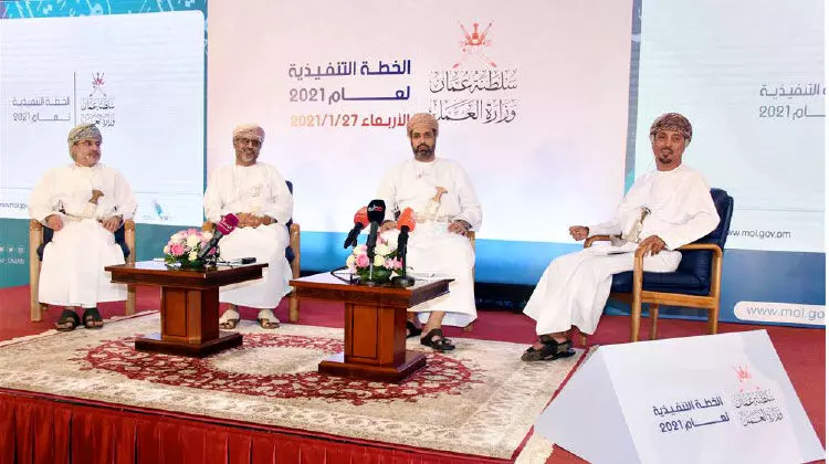 സ്വദേശികൾക്ക് 32000 തൊഴിലവസരങ്ങൾ ലഭ്യമാക്കും –തൊഴിൽ മന്ത്രി സ്വദേശികൾക്ക് 32000 തൊഴിലവസരങ്ങൾ ലഭ്യമാക്കും –തൊഴിൽ മന്ത്രി