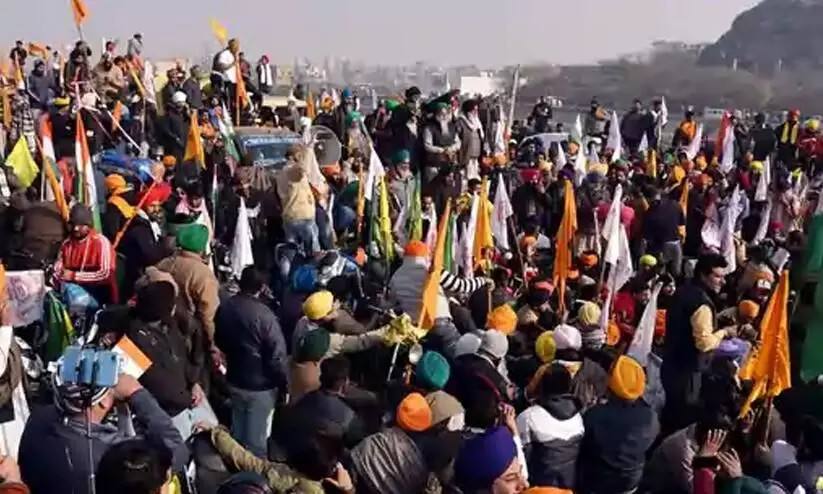 Locals protest at Singhu border