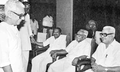 തുടർഭരണത്തിനായുള്ള  കുഴലൂത്ത്