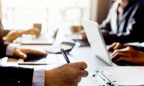 സ്വദേശിവത്കരണം: സർക്കാർ മേഖലയിലെ പ്രവാസി പ്രഫഷനലുകൾക്ക് തിരിച്ചടിയാകും സ്വദേശിവത്കരണം: സർക്കാർ മേഖലയിലെ പ്രവാസി പ്രഫഷനലുകൾക്ക് തിരിച്ചടിയാകും