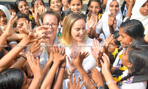 എലനോറും നതാലിയും പറയുന്നു; ഇനിയുമിവിടെ വരും, അധ്യാപകരായി...