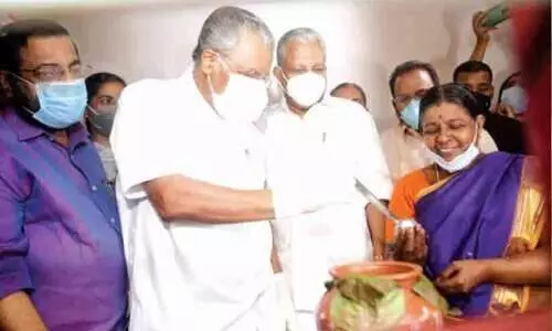 സ്വപ്നവീടി​െൻറ പ്രഭയിൽ ശശിധരനും കുടുംബവും; സമ്മാനവുമായി മുഖ്യമന്ത്രിയും