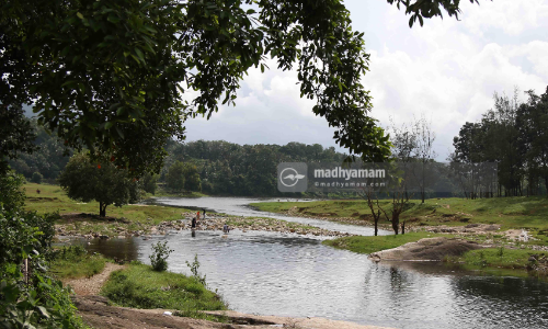 അപകടങ്ങൾ വർധിച്ചു; കക്കയം കരിയാത്തുംപാറയിൽ സഞ്ചാരികൾക്ക് താൽക്കാലിക വിലക്ക്