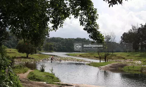 അപകടങ്ങൾ വർധിച്ചു; കക്കയം കരിയാത്തുംപാറയിൽ സഞ്ചാരികൾക്ക് താൽക്കാലിക വിലക്ക്