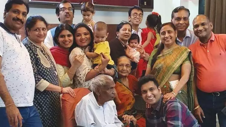 ഒന്നിരുട്ടി വെളുത്തപ്പോഴേക്ക്​ ഞങ്ങളുടെ വീട്​ ഒരു കോവിഡ്​ ആശുപത്രിയായി