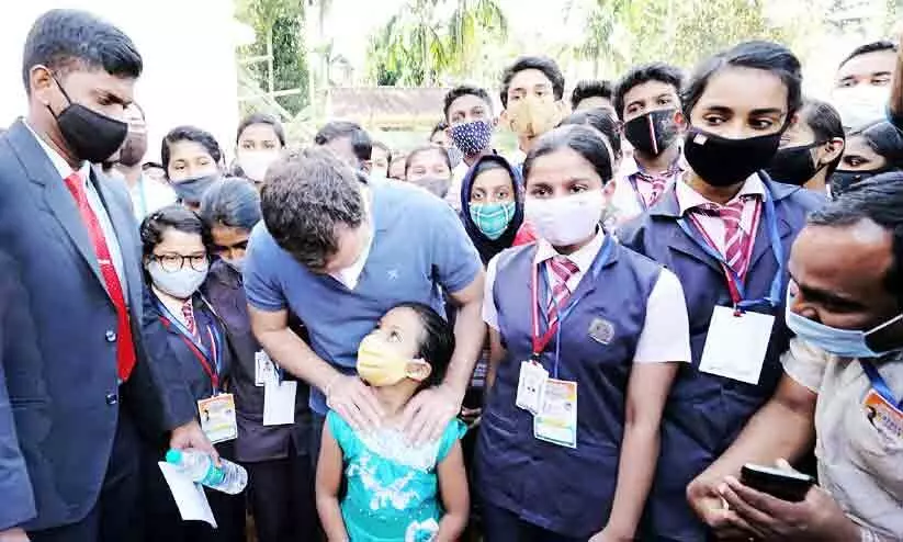 rahul gandhi meenangadi