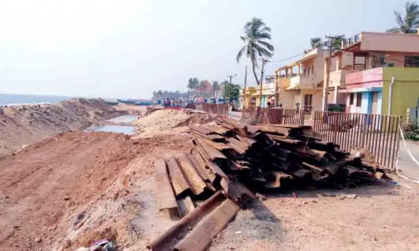 ശംഖുംമുഖം ബീച്ച് റോഡ് നിർമാണം നിലച്ചു ശംഖുംമുഖം ബീച്ച് റോഡ് നിർമാണം നിലച്ചു