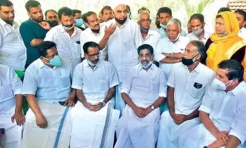League and Congress leaders in sameers home at keezhattoor