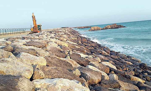 അ​ൽ ദ​ഫ്ര തീ​ര​പ്ര​ദേ​ശ​ങ്ങ​ളി​ൽ മ​ണ്ണൊ​ലി​പ്പ്​ ത​ട​യാ​ൻ   പ​ദ്ധ​തി