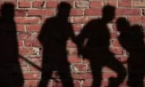 ദലിത്​ യുവാവിനെ മർദിച്ച്​ ദേഹത്ത്​ മൂത്രമൊഴിച്ച നാലുപേർ അറസ്റ്റിൽ