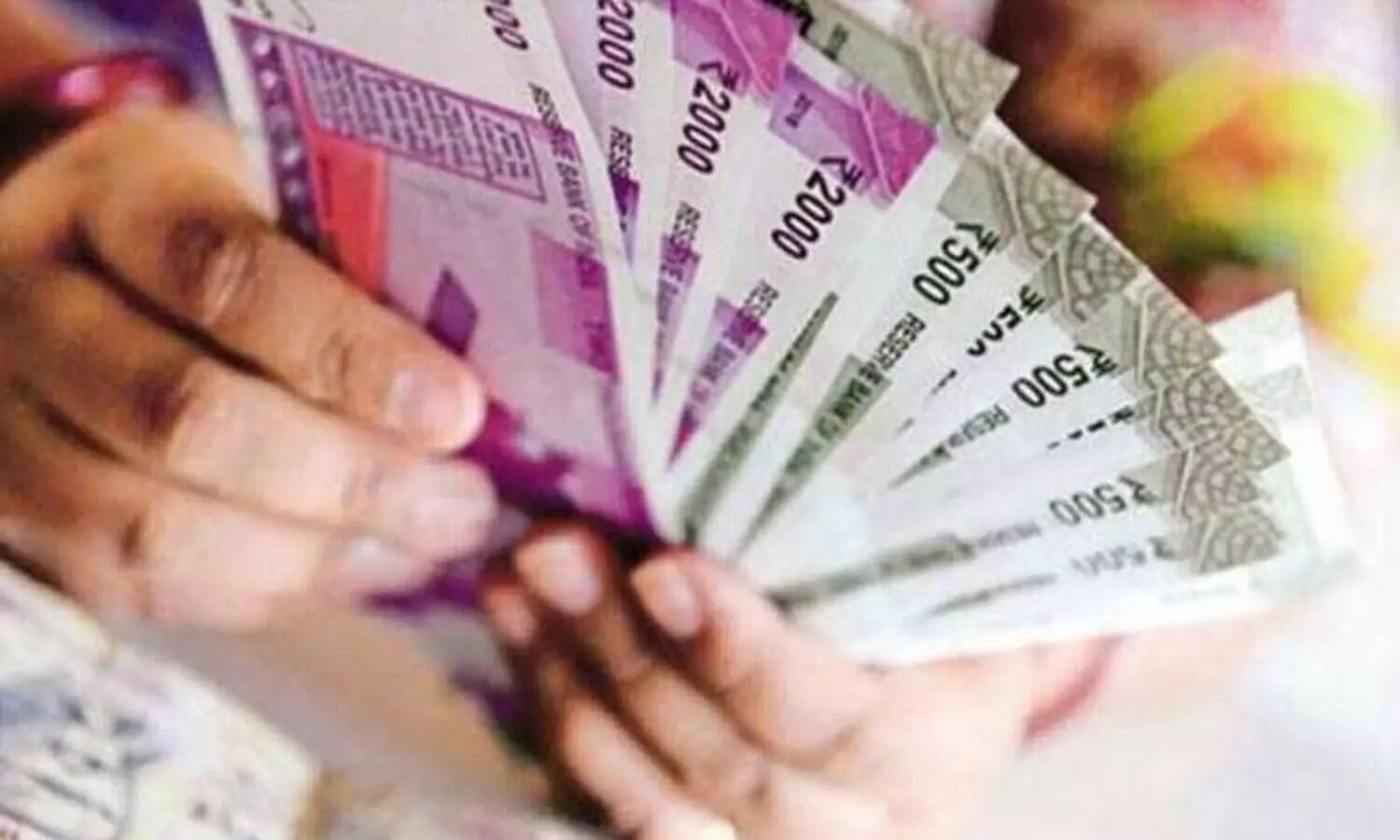 മ​ന്ത്രിമാരുടെ സ്​റ്റാഫ്​: പെൻഷന്​ നാല്​ വർഷം സേവനം വേണമെന്ന്​ ശിപാർശ