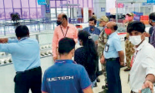 കരിപ്പൂരിൽ ഹാൻഡ് ബാഗേജ് പരിശോധനക്ക് ഒരുമാസത്തിനകം പുതിയ സംവിധാനം കരിപ്പൂരിൽ ഹാൻഡ് ബാഗേജ് പരിശോധനക്ക് ഒരുമാസത്തിനകം പുതിയ സംവിധാനം