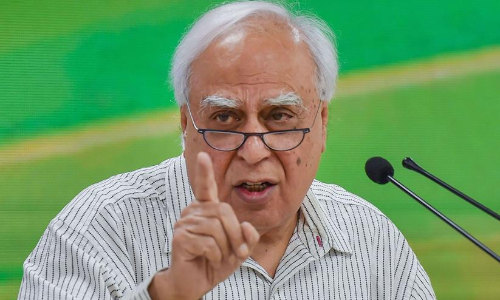 ചെ​ങ്കോട്ടയിലെത്തിയ കർഷകരെ എന്തുകൊണ്ട് തടഞ്ഞില്ല? പ്രക്ഷോഭത്തെ വഴിതെറ്റിക്കാൻ ശ്രമം -കപിൽ സിബൽ