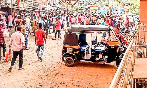 അന്തർസംസ്ഥാന തൊഴിലാളികളെ പൊലീസ് വിരട്ടിയോടിച്ചു