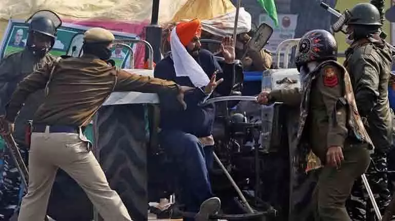 കർഷക സുരക്ഷക്ക് പഞ്ചാബ് പൊലീസിനെ നിയോഗിക്കണമെന്ന് ആം ആദ്മി പാർട്ടി കർഷക സുരക്ഷക്ക് പഞ്ചാബ് പൊലീസിനെ നിയോഗിക്കണമെന്ന് ആം ആദ്മി പാർട്ടി