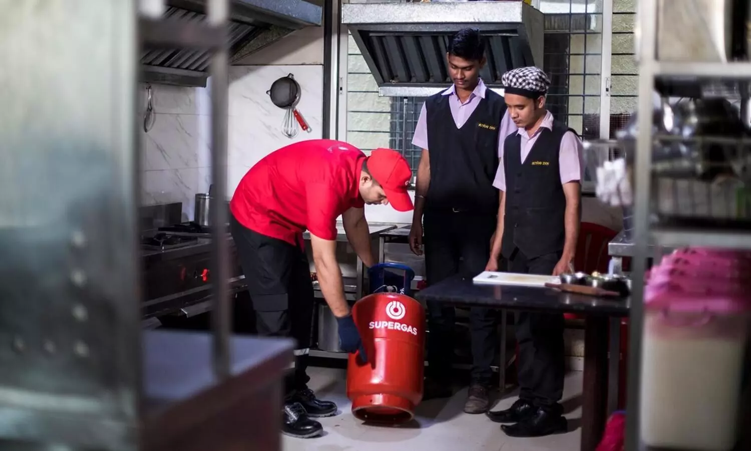 വാണിജ്യ സിലിണ്ടറി​െൻറ വില കൂട്ടി; 191 രൂ​പ​ വർധന