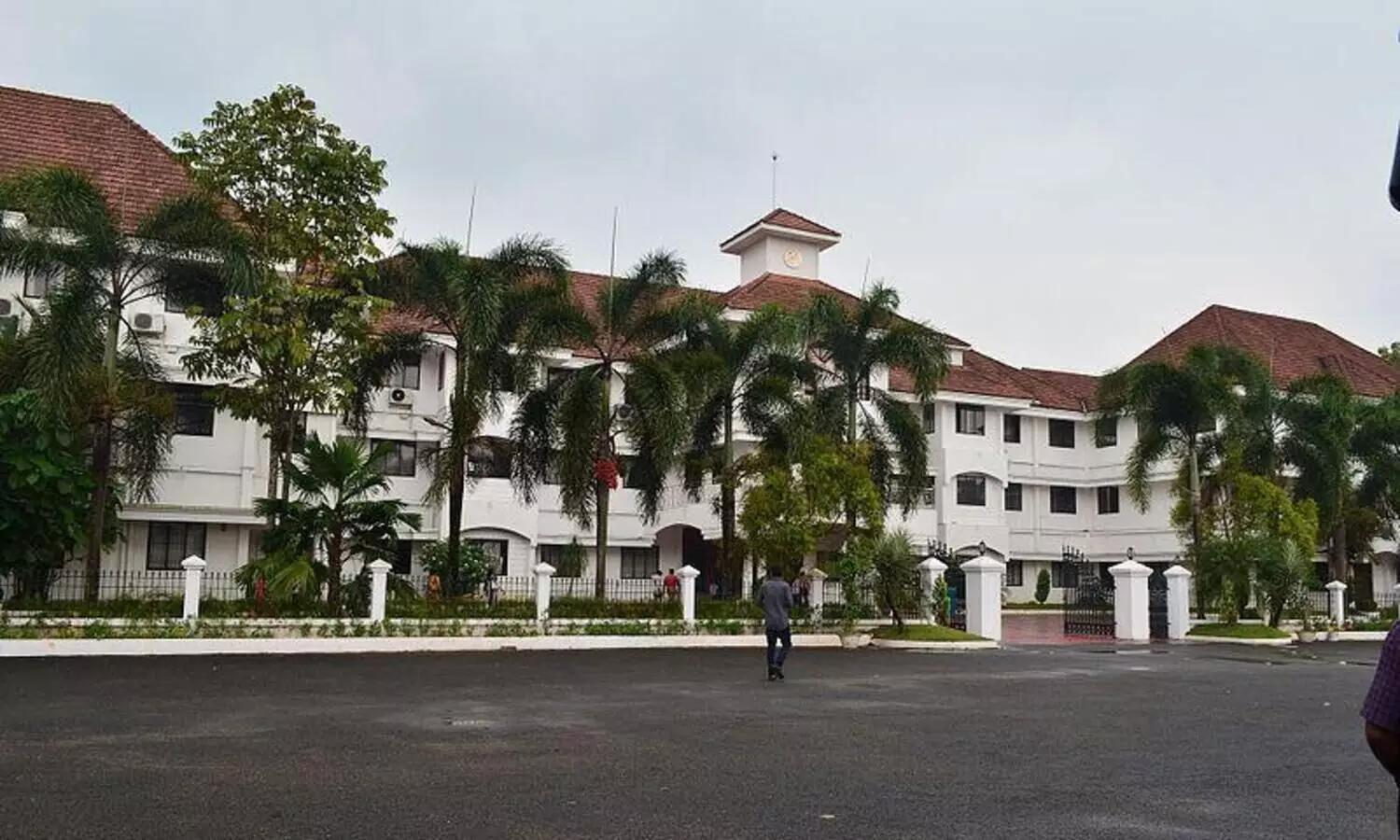 യാക്കോബായ സഭ മെത്രാപ്പോലീത്തമാരുടെ നേതൃത്വത്തിൽ നാളെ രാപ്പകൽ സമരം