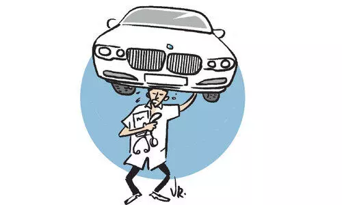 സ്വാശ്രയക്കൊള്ള​; ആഡംബരക്കാറുകളും പി.എഫ്​ പിഴയും വിദ്യാർഥികളുടെ ചെലവിൽ