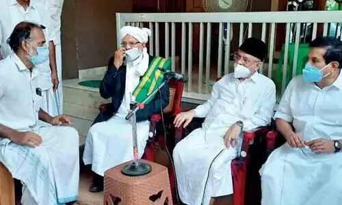 panakkad hyderali thangal is at orvumpuram  sameers house