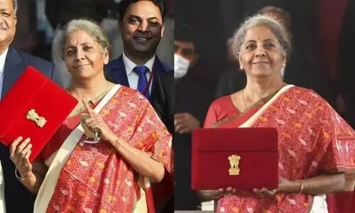 വെള്ള സാരിയിൽ ചുവപ്പ്​ ബോർഡർ; ബംഗാളിനെ വീഴ്ത്താൻ ധനമന്ത്രി ധരിച്ച​ പരമ്പരാഗത സാരിയെക്കുറിച്ചറിയാം