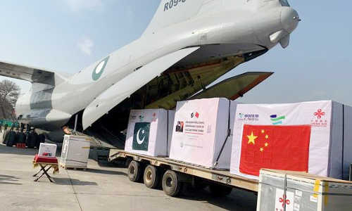 പാകിസ്​താനിൽ സൈനിക വിമാനം പറന്നിറങ്ങി, അഞ്ച്​ ലക്ഷം ഡോസ്​ ചൈനീസ്​ വാക്​സിനുമായി