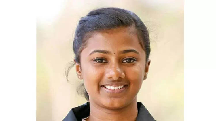 ലി​സ്​​ബ​ത്ത്​ ക​രോ​ളി​ന് 1.65 കോ​ടിയുടെ ​അ​മേ​രി​ക്ക​ൻ സ്​​കോ​ള​ർ​ഷി​പ്