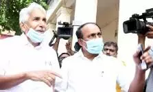 ജനകീയ മെട്രോ യാത്ര കേസ്: ഉമ്മൻ ചാണ്ടി കോടതിയിൽ ഹാജരായി ജനകീയ മെട്രോ യാത്ര കേസ്: ഉമ്മൻ ചാണ്ടി കോടതിയിൽ ഹാജരായി