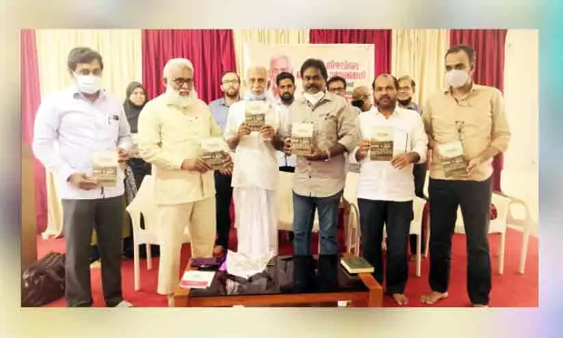 യുദ്ധനിഴലിലെ ബാല്യകൗമാരങ്ങൾ പ്രകാശനം ചെയ്തു യുദ്ധനിഴലിലെ ബാല്യകൗമാരങ്ങൾ പ്രകാശനം ചെയ്തു