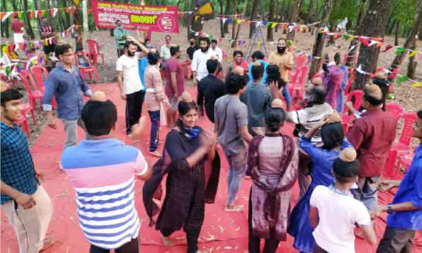 തെരുവരങ്ങിെൻറ സാധ്യതതുറന്ന് നാടക പഠനകളരി തെരുവരങ്ങിെൻറ സാധ്യതതുറന്ന് നാടക പഠനകളരി