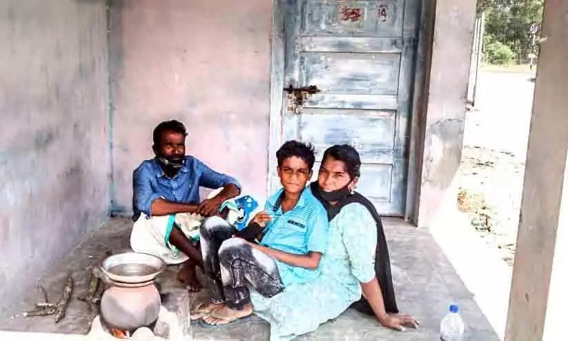 no shelter, family in fishland centre