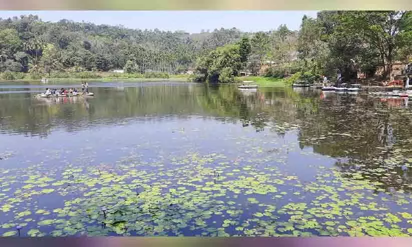 സാ​ഹ​സി​ക​ത നിറഞ്ഞ്​ ക​ർ​ലാ​ട് ത​ടാ​കം