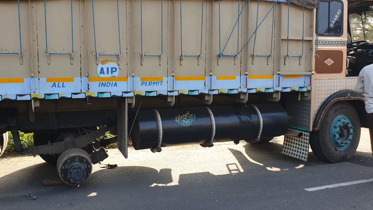 കൊടുങ്ങല്ലൂർ ബൈപാസിൽ നിർത്തിയിട്ടിരുന്ന ലോറിയുടെ ചക്രങ്ങൾ മോഷ്​ടിച്ചു