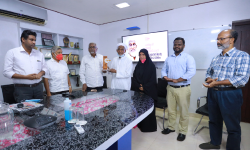 അലി മണിക്​ഫാന്​ മാധ്യമത്തി​െൻറ സ്​നേഹാദരം; പ​ത്മ​ശ്രീ അ​നു​മോ​ദ​ന​മാ​യി അ​ക്ഷ​ര​വീ​ട്​ സ​മ്മാ​നി​ക്കും